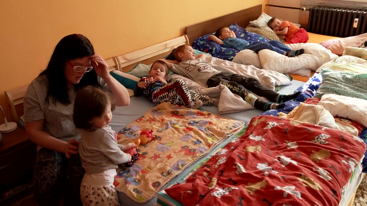 V7N - Náhradná mama Silvia